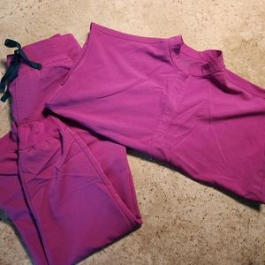 Figs Bright Fushia Scrub set Small Rafaela top Lar/Pet Highwaist Zomora Joggers